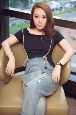 邻居少妇张开双腿让我爽了一夜_不卡在线观看